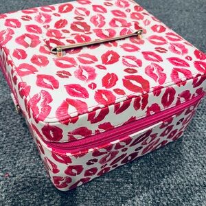 Pink Lip Print Women's Train Case Storage